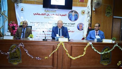 رئيس جامعة سوهاج يفتتح المؤتمر الطلابي الأول بكلية الآداب 