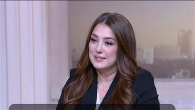 كندة علوش تكشف سر إرتدائها لقفاز ضاغط على ذراعها بعد إجراء جراحة أورام