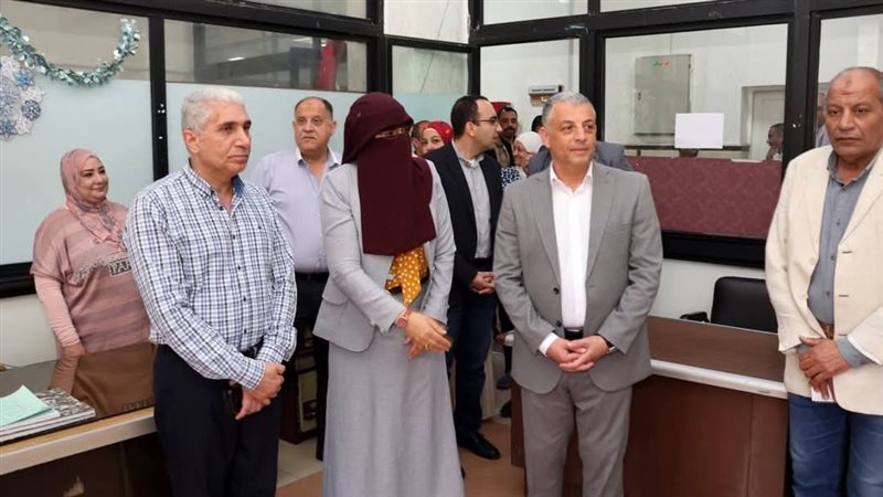 محافظ الإسماعيلية يتفقد الديوان 