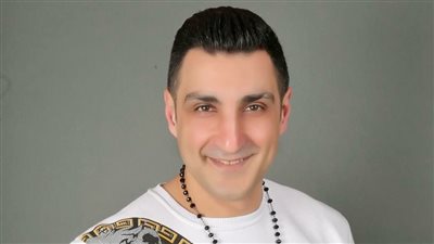 «مصرية ولبنانية».. المطرب يحيى عاكوم يتعاقد مع شو ميديا لتقديم أغان جديدة