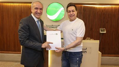 تفاصيل تعاقد حكيم مع روتانا لتقديم أعمال مميزة (صور)