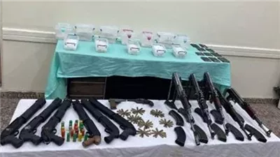 الداخلية تداهم وكر الخطر.. سقوط أخطر مجرم بقنا متورط في قضايا سلاح ومخدرات