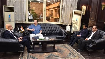 محافظ الأقصر يستقبل نائب وزير الصحة خلال زيارته للمنشآت الطبية بالمحافظة