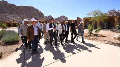وزير الإسكان يشدد على سرعة إنهاء تنفيذ المشروعات السياحية في سانت كاترين