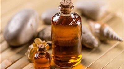 زيت الخروع على السُرّة.. علاج فعّال أم مجرد موضة صحية؟
