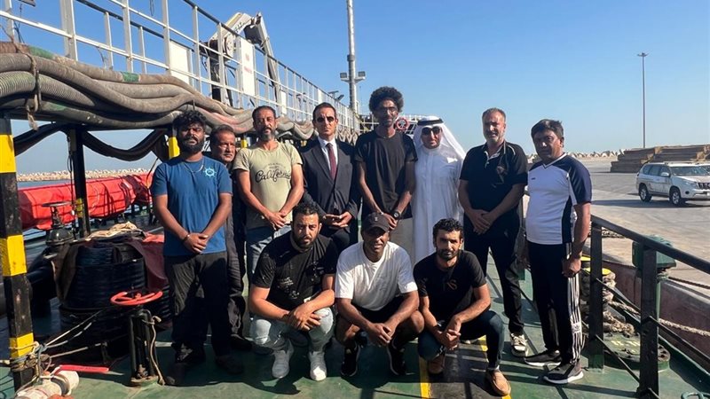 البحارة المصريين على السفينة 1 Petro 