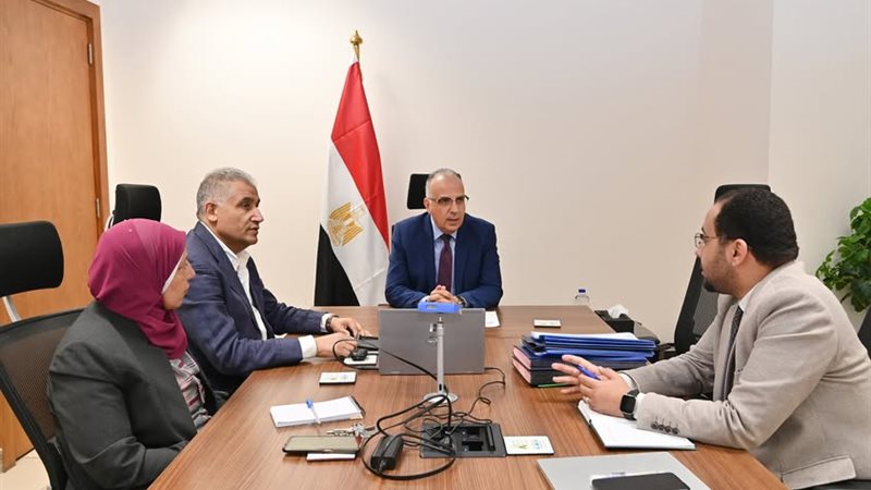 خلال الاجتماع 
