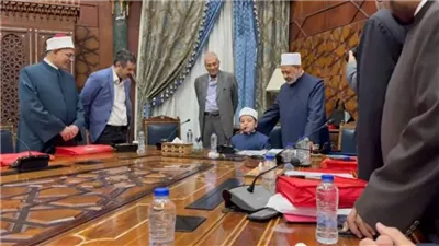  طفل يبدع في حفظ المتون وشيخ الأزهر يجلسه مكانه (فيديو)