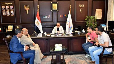 محافظ الأقصر يستقبل وفد شباب الضبعيه لعرض مطالبهم 