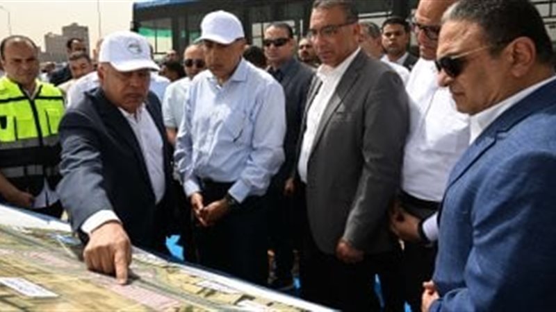 مدبولي يتفقد موقف السلام