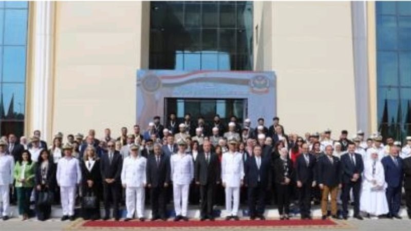 صورة تذكارية لحضور الندوة بمقر أكاديمية الشرطة 