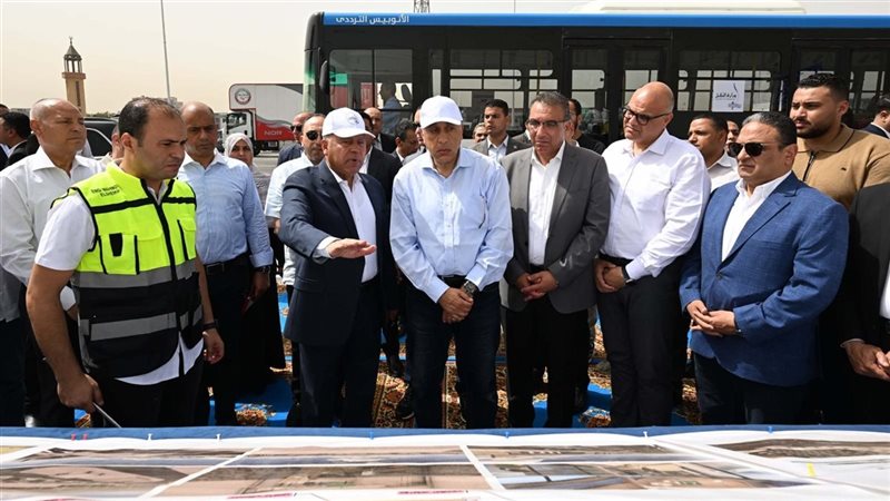 الفريق كامل الوزير ورئيس الوزراء