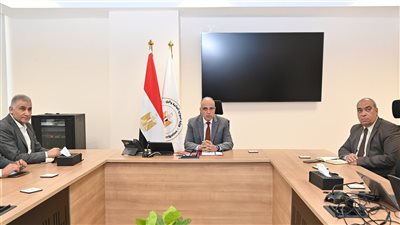 وزير الري يتابع منظومة التراخيص الإليكترونية للمياه الجوفية