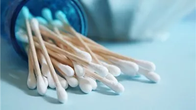 6 أضرار لعيدان القطن أثناء استخدامها.. تعرف عليها 