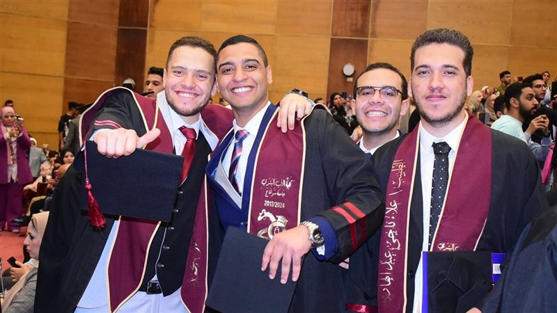 جانب من تخرج الدفعة ٢٩ طب بشري 