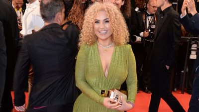 بإطلالة جذابة.. شيفا هلالي تتألق في مهرجان كان