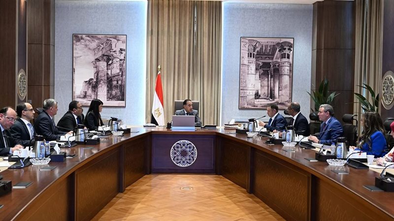 اجتماع رئيس الوزراء مع محافظ البحر الأحمر