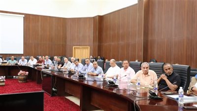 سكرتير عام «البحر الأحمر» يجتمع بممثلي المنشآت السياحية لتفعيل الاعتماد الذاتي للمياه