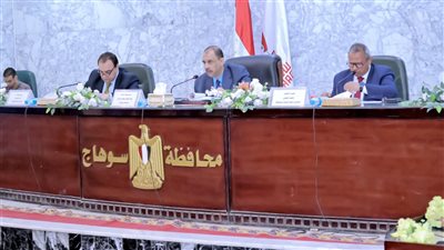 محافظ سوهاج يصدر 12 قرارا خلال اجتماع المجلس التنفيذي