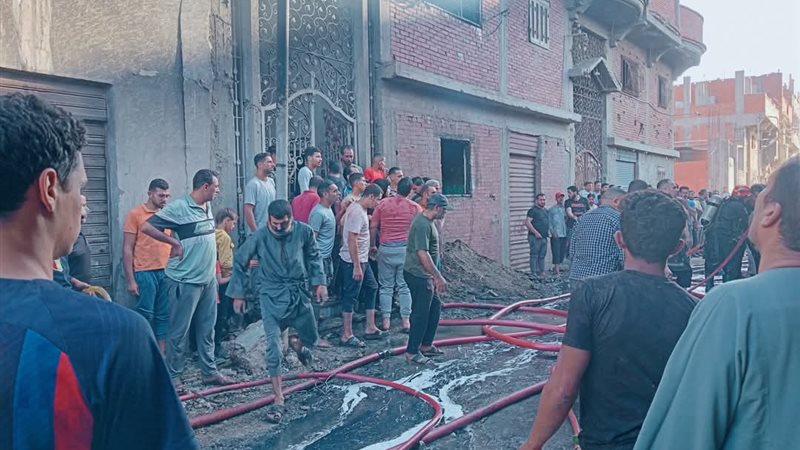 حريق هائل يلتهم منزلا به مخزن مواد بترولية في الغربية 
