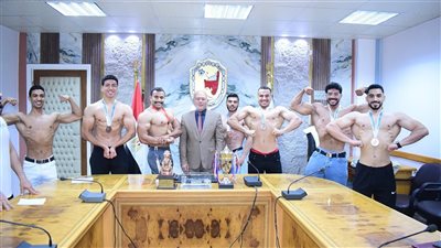 رئيس جامعة سوهاج يكرم أبطال كمال الأجسام بعد فوزهم بكأس بطولة الشهيد الرفاعي الـ52