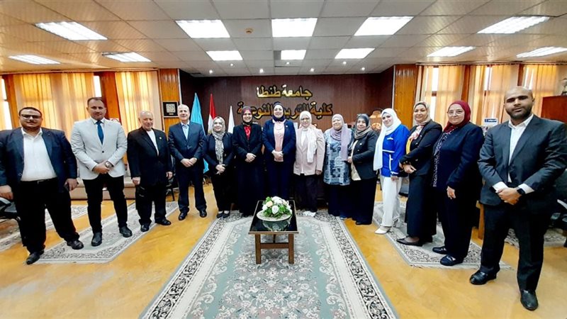 الوفد داخل كلية التربية النوعية