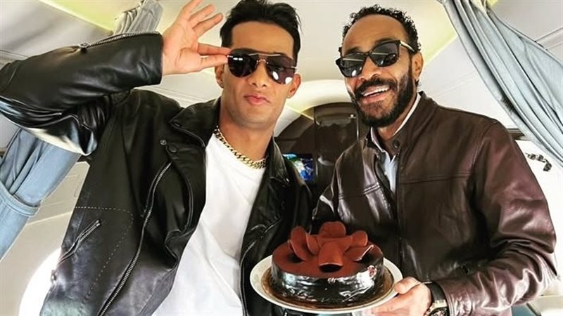 محمد رمضان مع شقيقه محمود