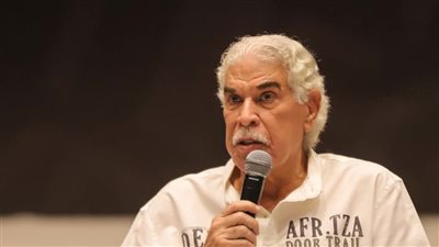 عبد الناصر محمد وعمر جابر يزوران حسن شحاتة للاطمئنان على صحته