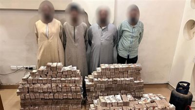 القبض على 4 أشخاص نقبوا عن خام الذهب وباعوه بأكثر من 77 مليون جنيه بأسوان
