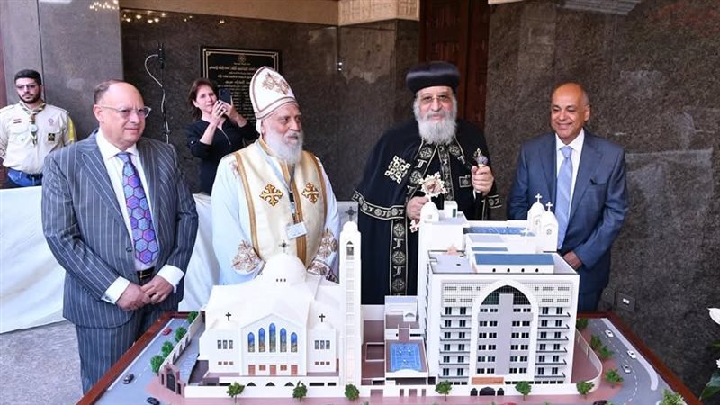 قداسة البابا يصلى القداس الإلهي في كنيسة 