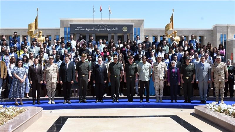 زيارة وفد من الشباب لعدد من المنشآت العسكرية المصرية 
