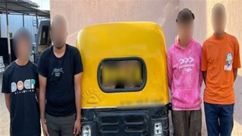 المتهمين والمركبة المضبوطة 
