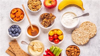 بدائل لذيذة تغني عن الحلويات الجاهزة.. 7 أنواع سناكس صحية للأطفال