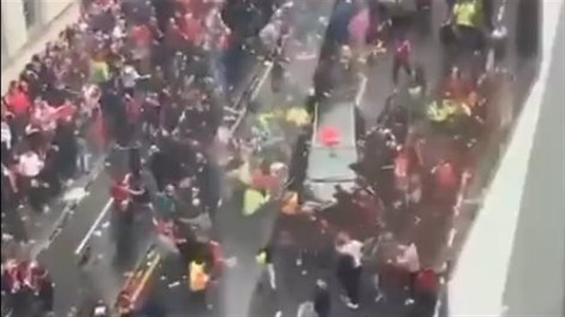 سيارة تدهس مشجعي ليفربول
