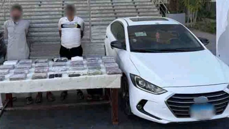 المتهمان عقب ضبطهما 
