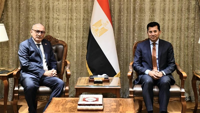 وزير الرياضة مع السفير التركي في القاهرة