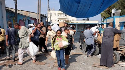 بعد حصار طويل.. دقيق الخبز في طريقه إلى غزة بموافقة دولية مبدئية