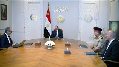 الرئيس السيسي يتابع مع وزير الاتصالات آخر مُستجدات مبادرة 