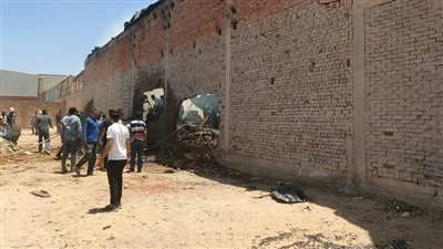 السيطرة على حريق مخزن مصنع سفنج  بالشرقية دون إصابات