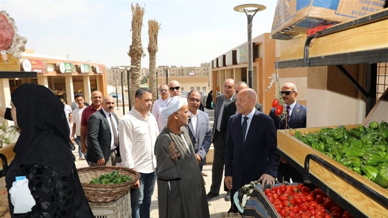 محافظ القاهرة يتابع تسكين الباعة الجائلين بسوق عمار بن ياسر 