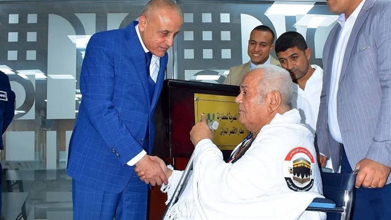 محافظ الأقصر يودع الحجاج