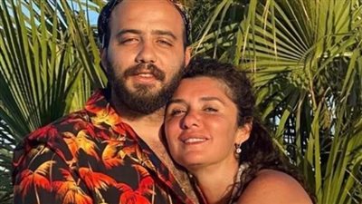 صور عائلية تثير الدهشة والتساؤلات.. نجمات الفن يفاجئن الجمهور بأبنائهن الشباب