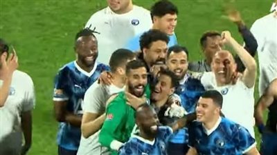 بيراميدز يحتفل بالدوري بعد الفوز على سيراميكا بخماسية (صور)