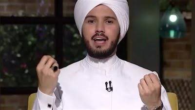 داعية إسلامي يوضح فضل الصلاة في المسجدين النبوي الشريف وقباء