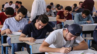 طلاب الثانوية العامة علمي يؤدون اليوم امتحان الرياضة البحتة وعلم النفس للأدبي