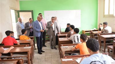 طلاب الصم والبكم يوجهون رسالة لمحافظ الدقهلية بلغة الإشارة.. ومرزوق يرد 