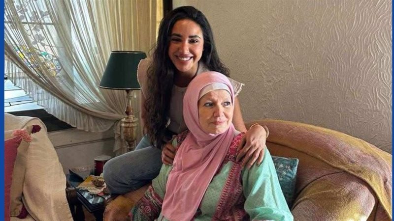 آية سماحة ومشيرة إسماعيل