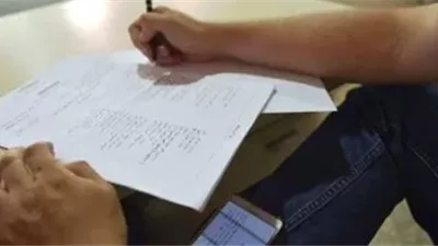 ضبط هاتف محمول بحوزة طالب داخل لجنة مدرسة بالمنوفية