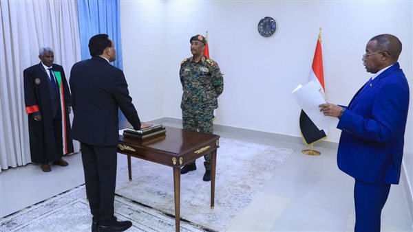 كامل إدريس يؤدى القسم
