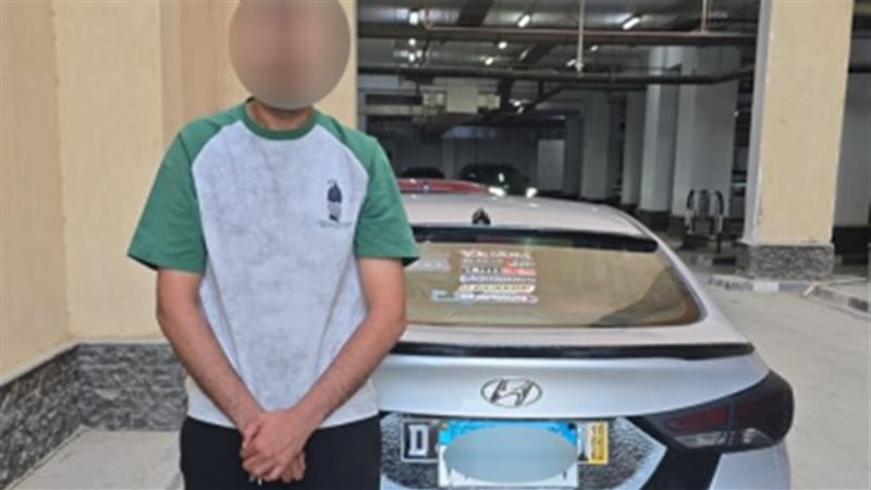 المتهم والسيارة المضبوطه 